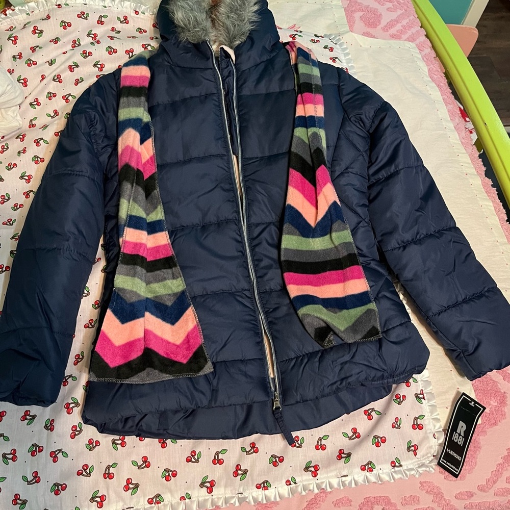 Girls navy puffer jacket with attached scarf. NWT. Size 16. Brand R 1881